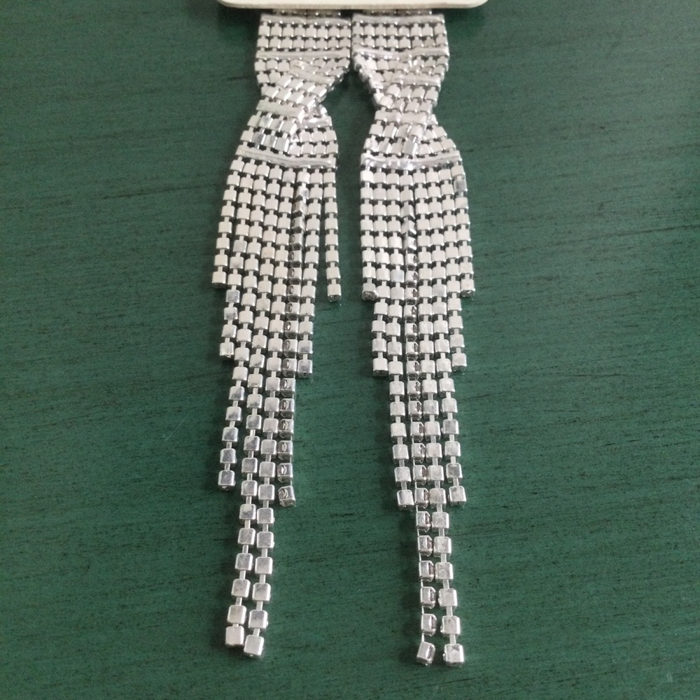 ⛔️SOLD⛔️LOVISA Silver tone Clear Rhinestone Dangle Waterfall Tassel Earrings NWT - Picture 10 of 14